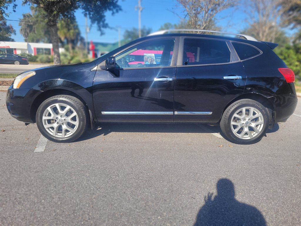 2013 Nissan Rogue SV's photo