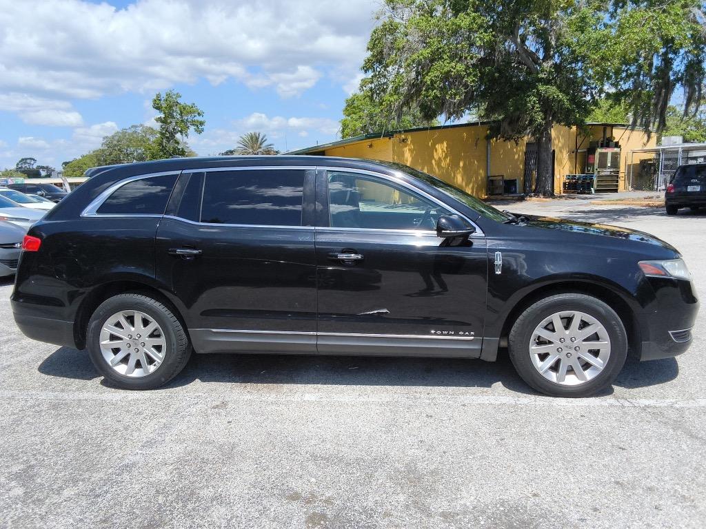 2017 Lincoln MKT's photo