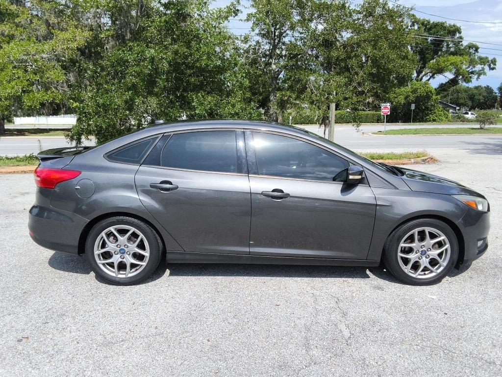 2015 Ford Focus Sedan SE's photo